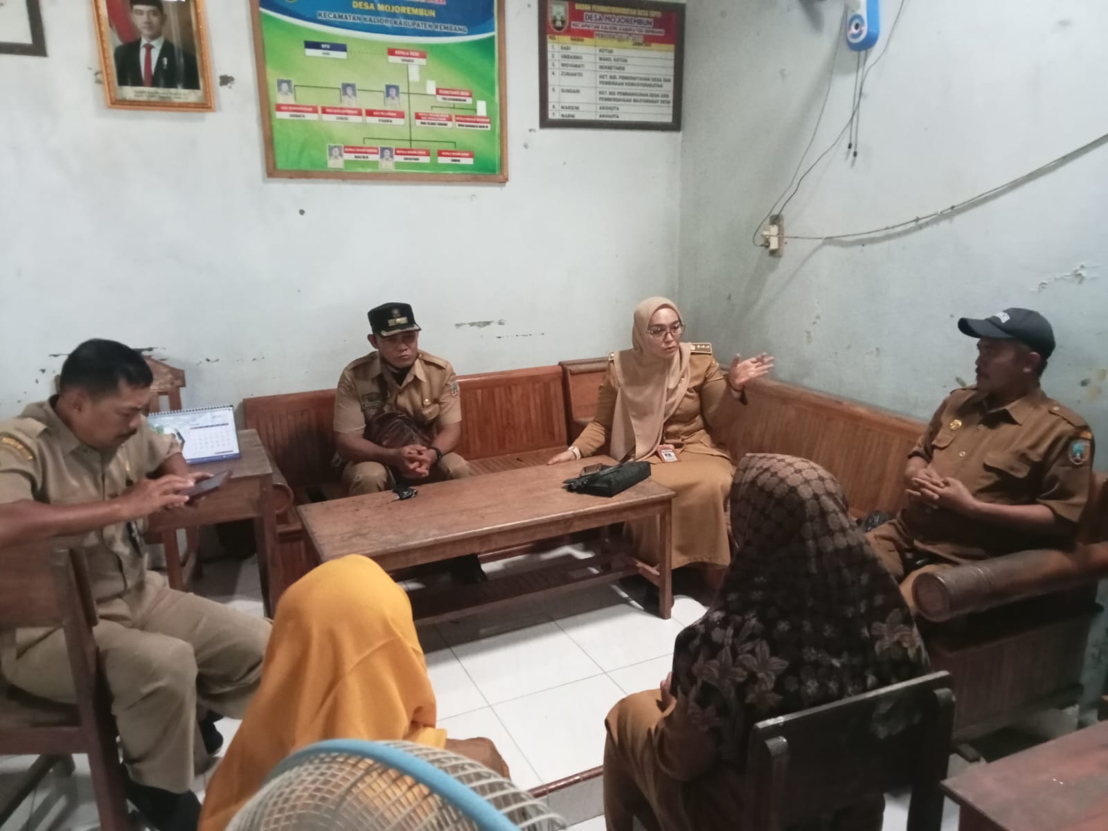 camat-kaliori-dwi-susilowati-lakukan-kunjungan-kerja-dan-anjangsana-ke-desa-mojorembun-dan-maguan