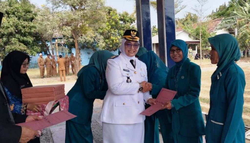 camat-kaliori-beri-apresiasi-kepada-lima-anggota-pkk-dalam-hut-ke-81-ri